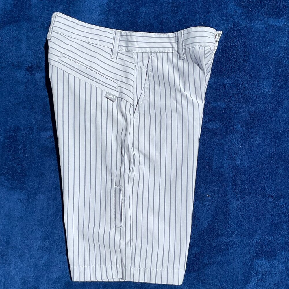 Van's Slashback Skater Shorts Striped Grey on Darker Grey Like New Boys Size 12 - Picture 5 of 7